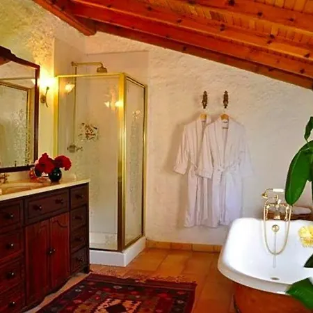 Marmaris Sleeps 7 Pool Air Con Wifi Villa